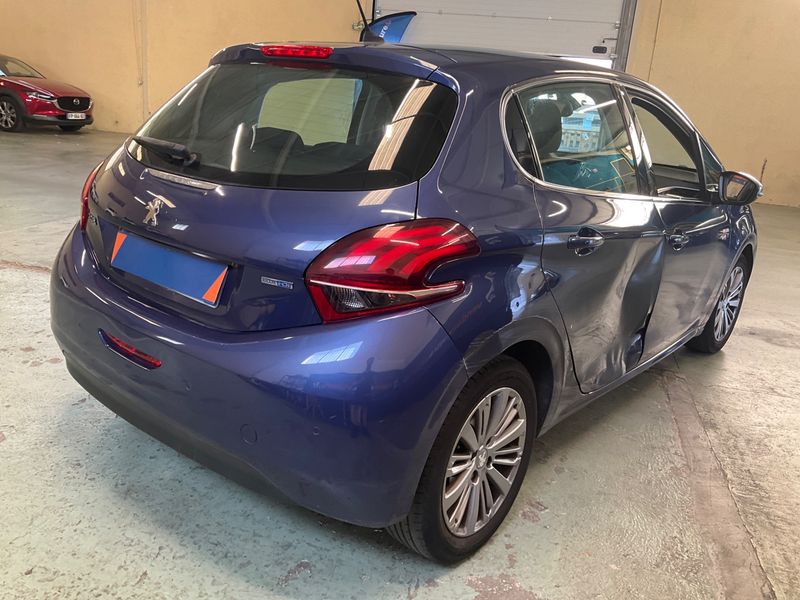 Peugeot 208 1.6 Blue-HDi Allure 2016 – снимка 2