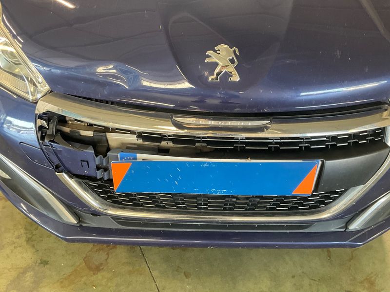 Peugeot 208 1.6 Blue-HDi Allure 2016 – снимка 8