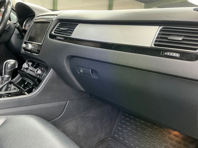 Volkswagen Touareg 3.0 V6 TDI Terrain Tech BlueMotion Tech 2017 – снимка 38