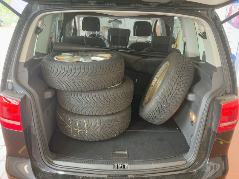 Volkswagen Touran 1.4 TSI Life 2013 – снимка 16