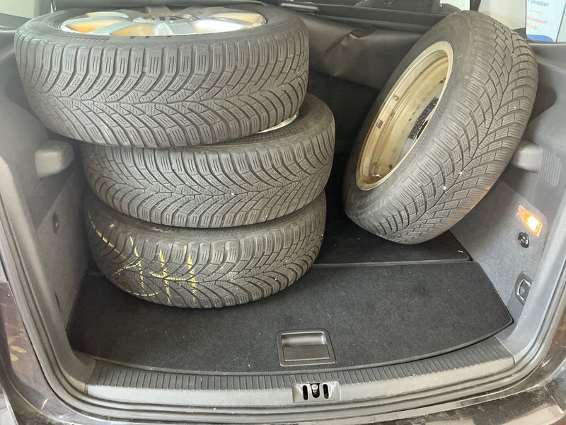 Volkswagen Touran 1.4 TSI Life 2013 – снимка 35
