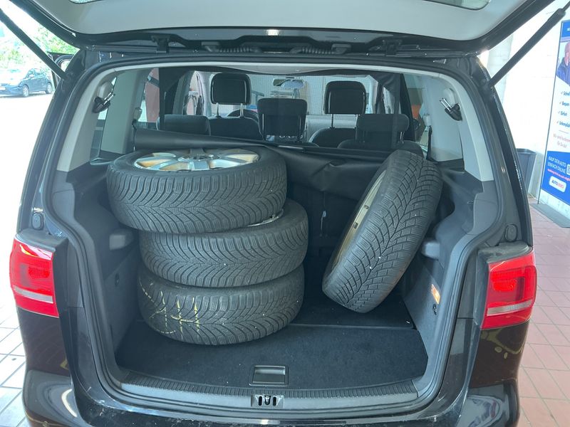 Volkswagen Touran 1.4 TSI Life 2013 – снимка 32