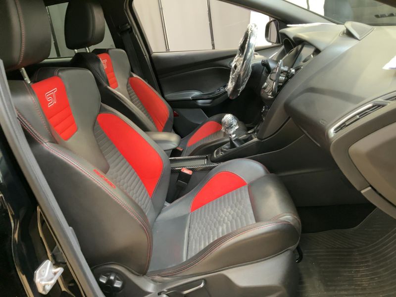 Ford Focus 2.0 TDCi ST 2016 – снимка 17