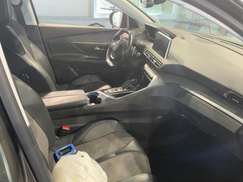 Peugeot 5008 1.5 Blue-HDi Allure 2018 – снимка 16
