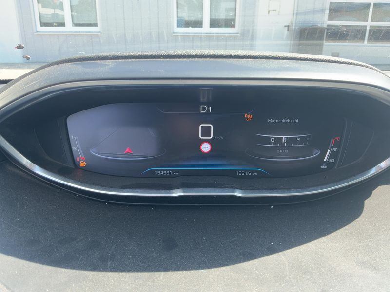 Peugeot 5008 1.5 Blue-HDi Allure 2018 – снимка 18