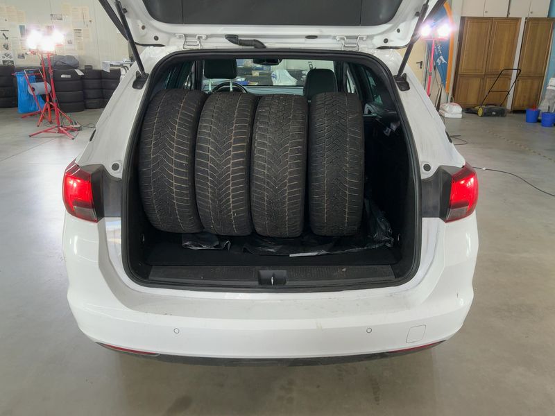Opel Astra 1.2 Turbo GS Line Start/Stop 2020 – снимка 16