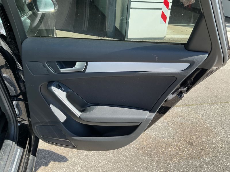 Audi A4 2.0 TDI clean diesel Attraction 2015 – снимка 32