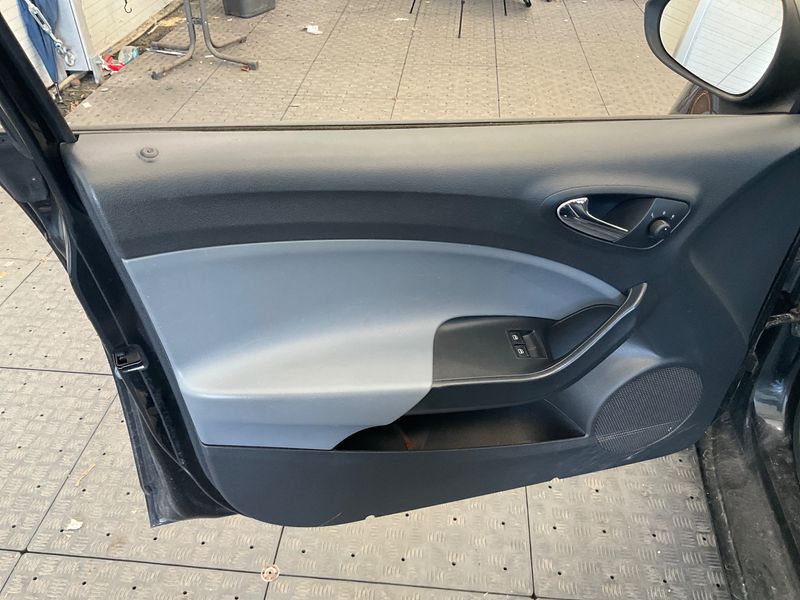 Seat Ibiza 1.2 TSI Stylance / Style 2014 – снимка 38