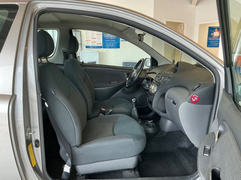 Toyota Yaris 1.0 VVT-i 2005 – снимка 3