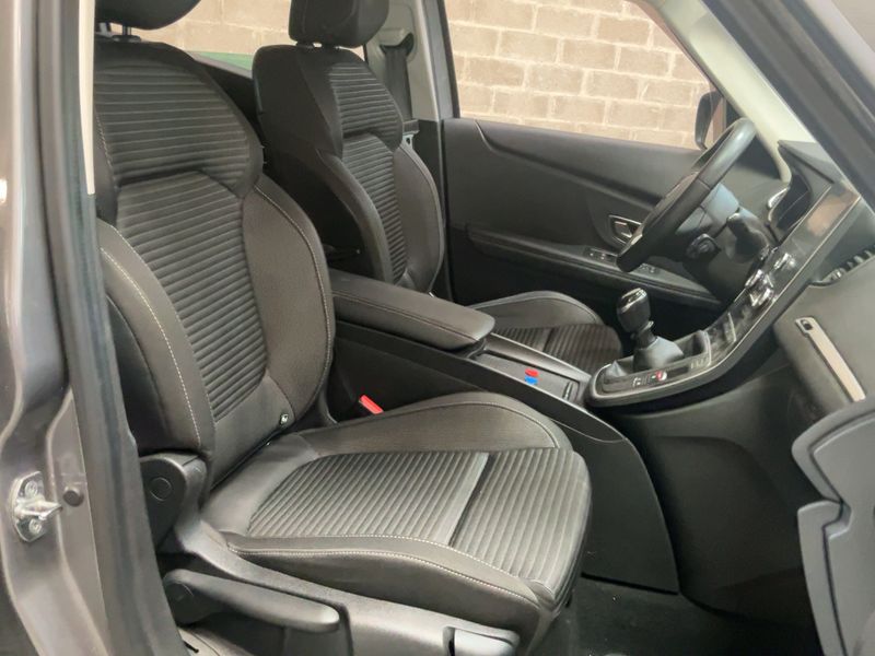 Renault Scenic 1.3 TCe Business 2019 – снимка 16