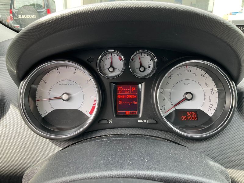 Peugeot 308 1.6 Active 2013 – снимка 18
