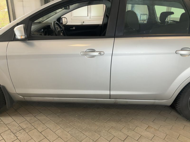 Ford Focus 1.6 Titanium 2010 – снимка 4