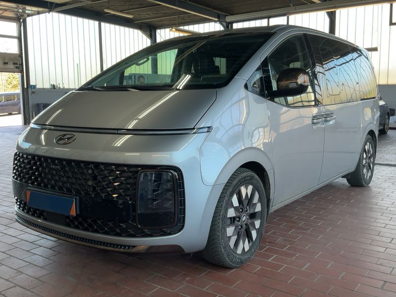 Hyundai Staria 2.2 CRDi Signature 4WD 2023 – снимка 1