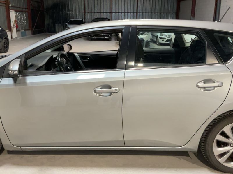 Toyota Auris 1.8 Hybrid Dynamic 2014 – снимка 4
