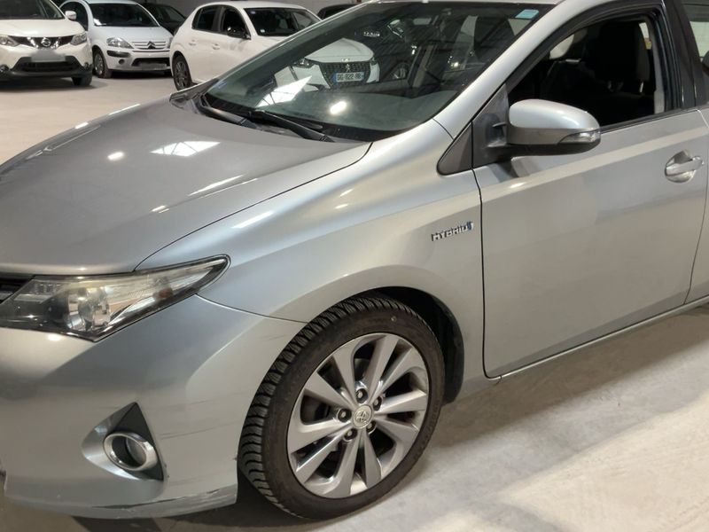 Toyota Auris 1.8 Hybrid Dynamic 2014 – снимка 2
