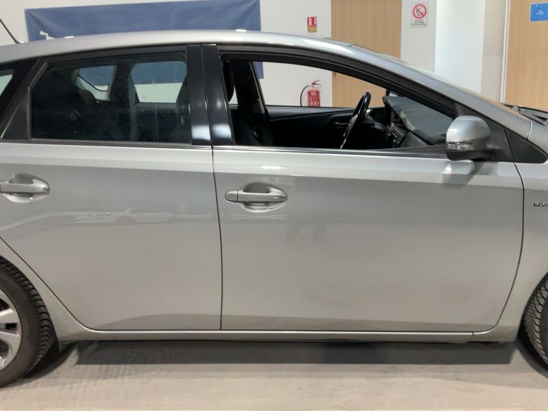 Toyota Auris 1.8 Hybrid Dynamic 2014 – снимка 10