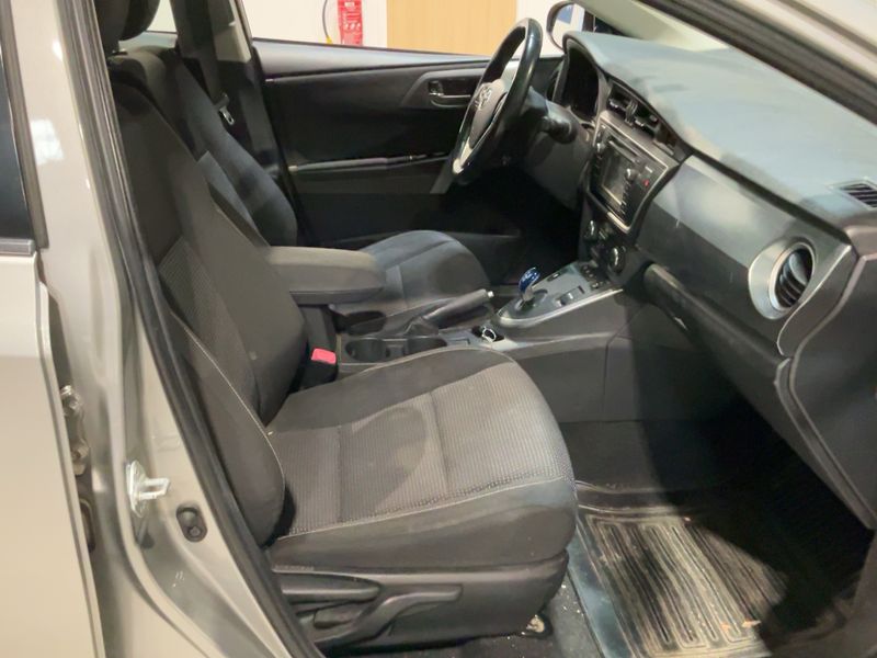 Toyota Auris 1.8 Hybrid Dynamic 2014 – снимка 16