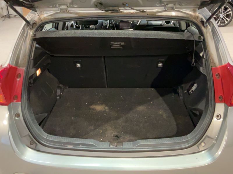 Toyota Auris 1.8 Hybrid Dynamic 2014 – снимка 15