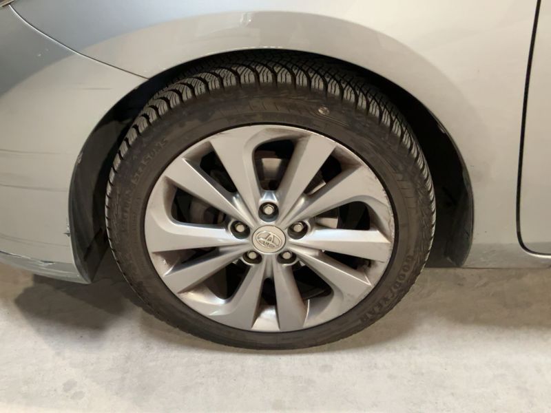 Toyota Auris 1.8 Hybrid Dynamic 2014 – снимка 3