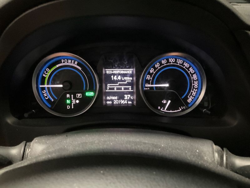 Toyota Auris 1.8 Hybrid Dynamic 2014 – снимка 18