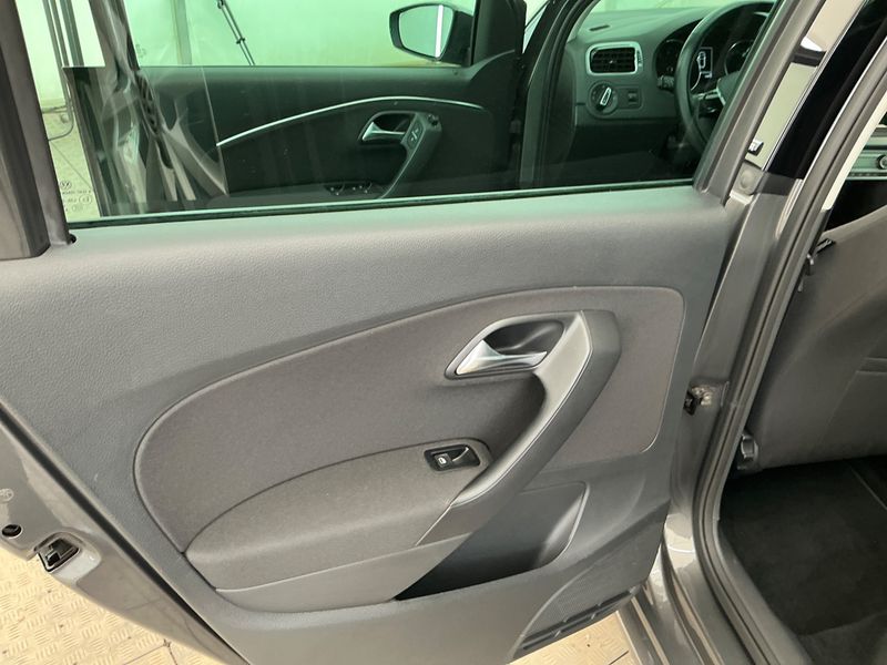 Volkswagen Polo 1.0 Allstar 2016 – снимка 25