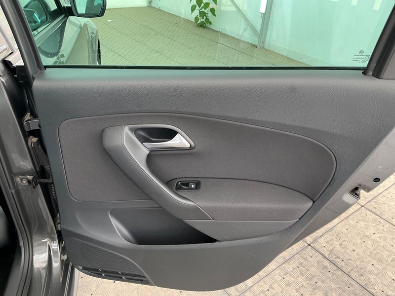Volkswagen Polo 1.0 Allstar 2016 – снимка 26