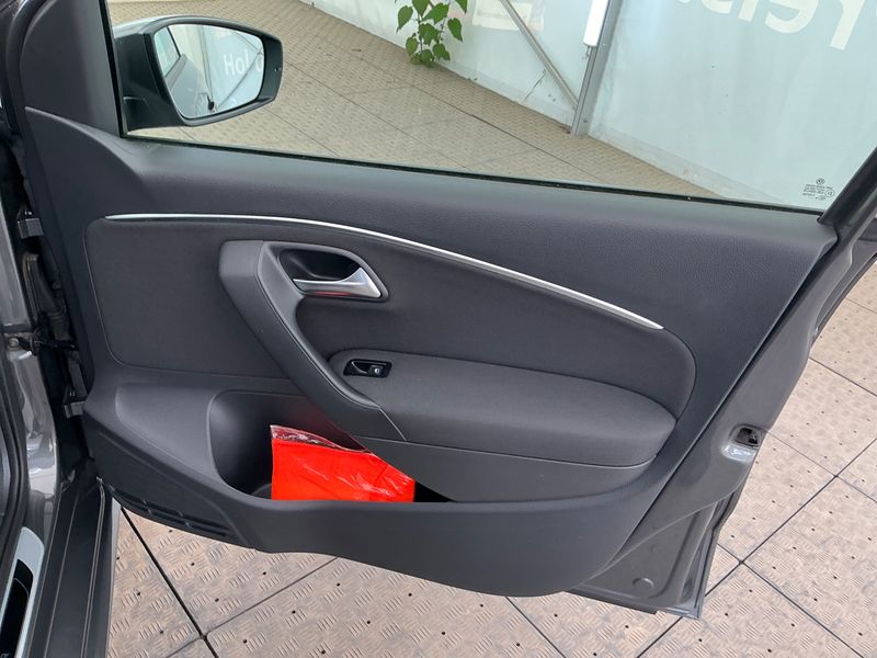 Volkswagen Polo 1.0 Allstar 2016 – снимка 27