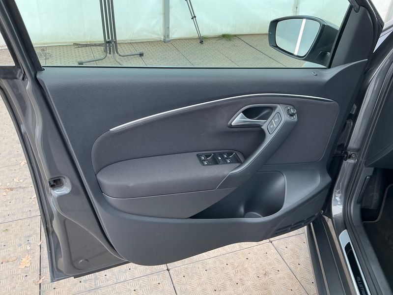 Volkswagen Polo 1.0 Allstar 2016 – снимка 22