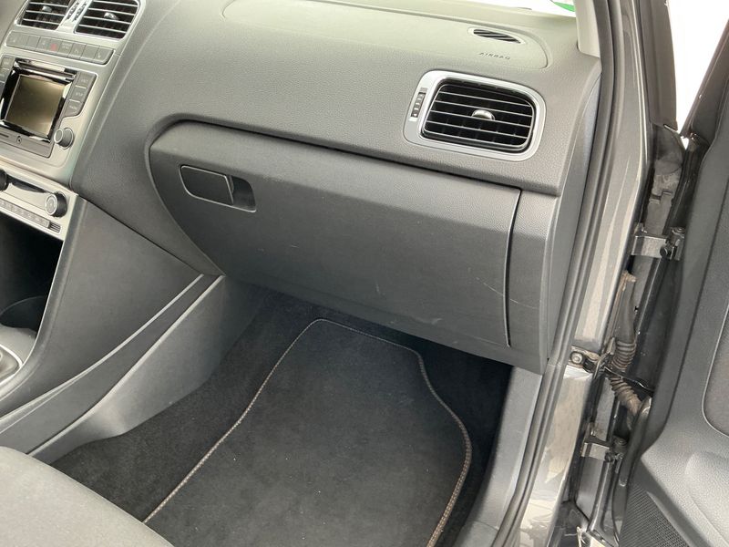 Volkswagen Polo 1.0 Allstar 2016 – снимка 28