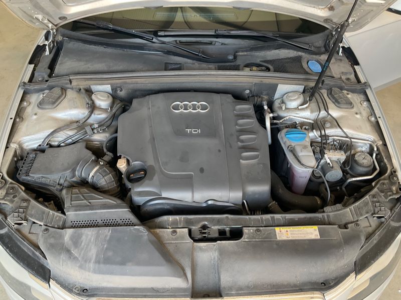 Audi A4 2.0 TDI Attraction 2011 – снимка 21