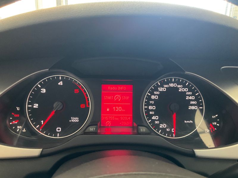 Audi A4 2.0 TDI Attraction 2011 – снимка 4