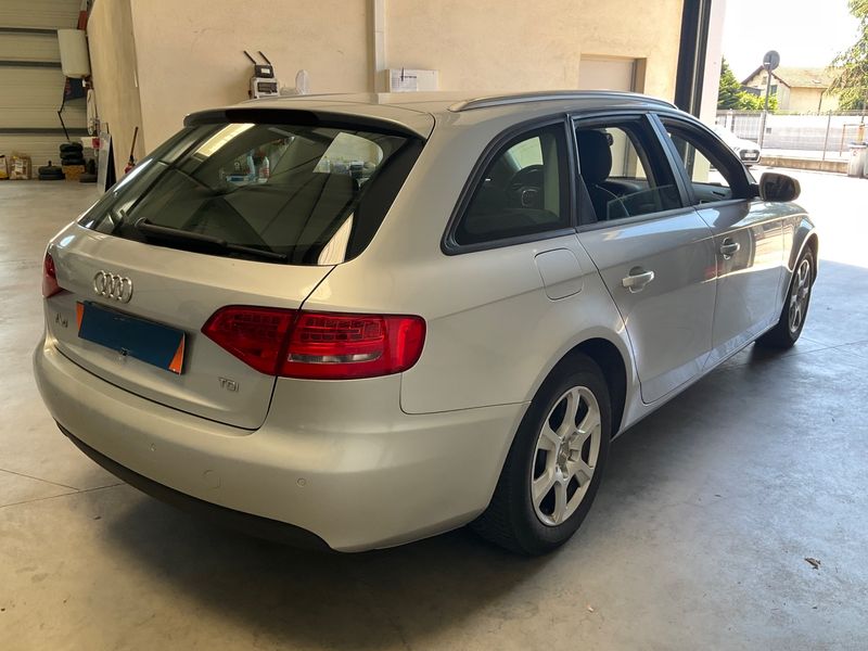 Audi A4 2.0 TDI Attraction 2011 – снимка 2