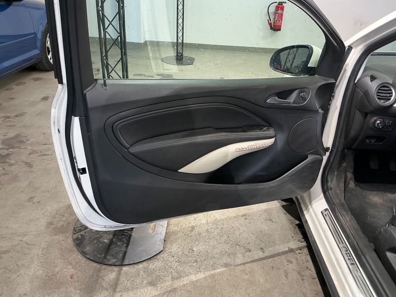 Opel Adam 1.0 Turbo Rocks ecoFlex 2016 – снимка 22