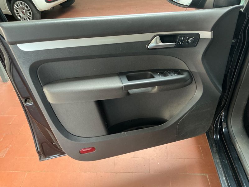 Volkswagen Touran 1.2 TSI Trendline 2014 – снимка 23