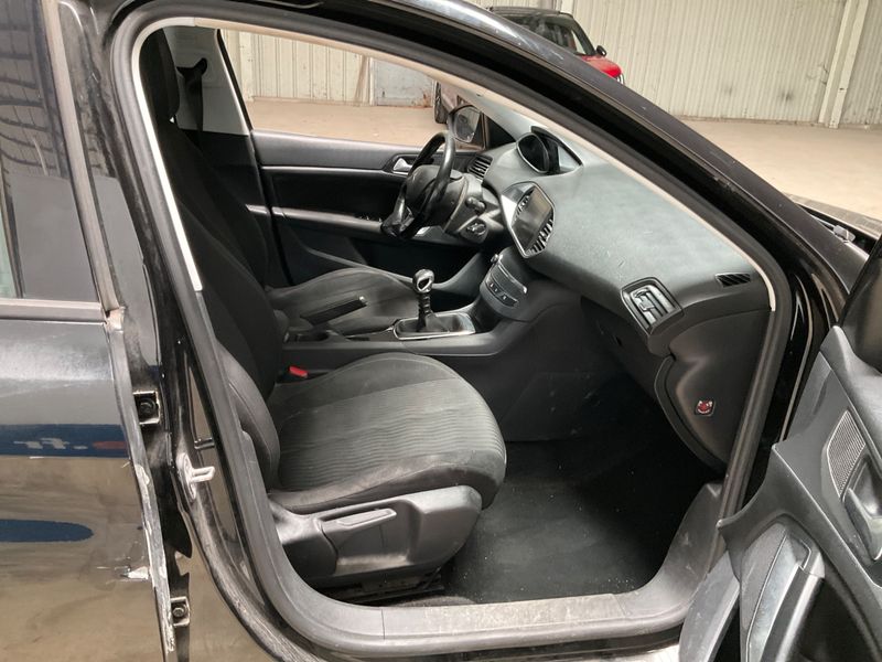 Peugeot 308 1.6 Blue-HDi Active 2016 – снимка 3