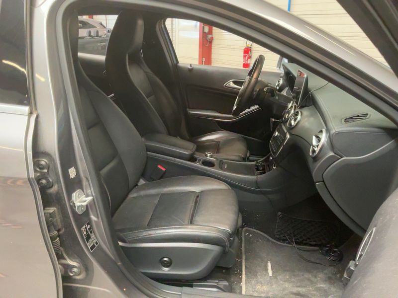 Mercedes-Benz GLA-Klasse GLA 200 d 4Matic Business 2015 – снимка 16