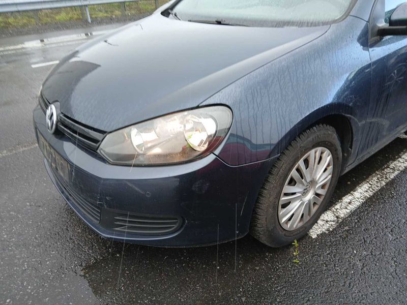 Volkswagen Golf VI 1.6 TDI Trendline BlueMotion 2010 – снимка 2