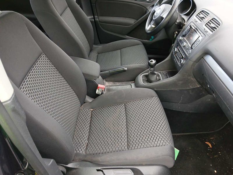 Volkswagen Golf VI 1.6 TDI Trendline BlueMotion 2010 – снимка 10