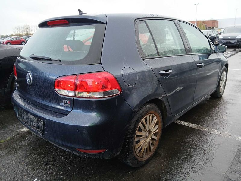 Volkswagen Golf VI 1.6 TDI Trendline BlueMotion 2010 – снимка 5