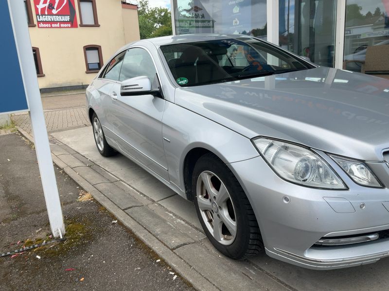 Mercedes-Benz E-Klasse E 200 CGI BlueEfficiency Avantgarde 2011 – снимка 12