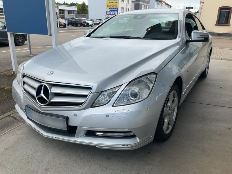 Mercedes-Benz E-Klasse E 200 CGI BlueEfficiency Avantgarde 2011 – снимка 1