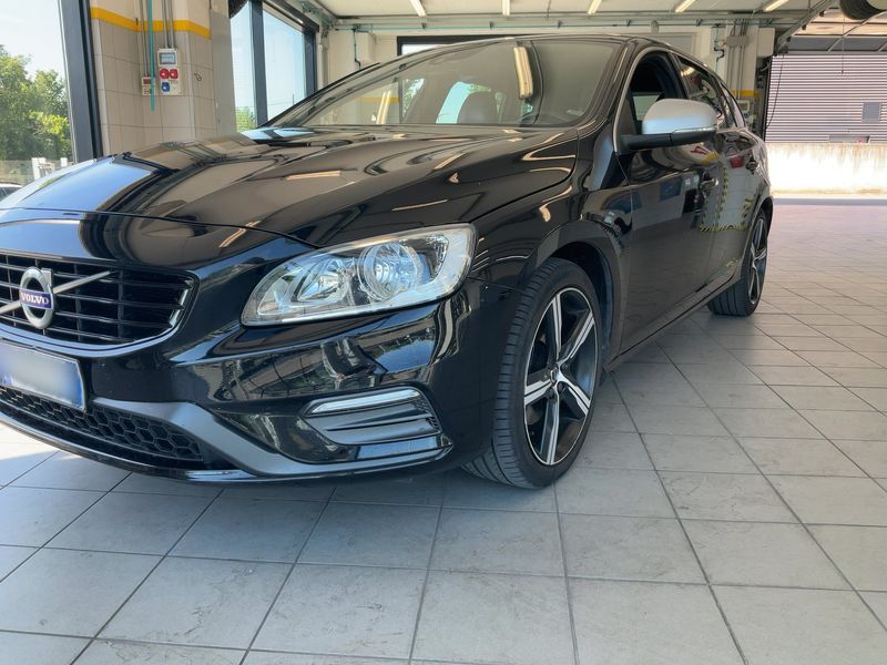 Volvo V60 2.0 D3 R-Design 2018 – снимка 2