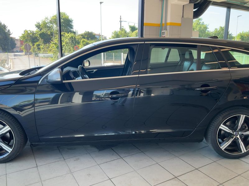 Volvo V60 2.0 D3 R-Design 2018 – снимка 4