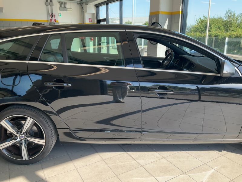Volvo V60 2.0 D3 R-Design 2018 – снимка 10