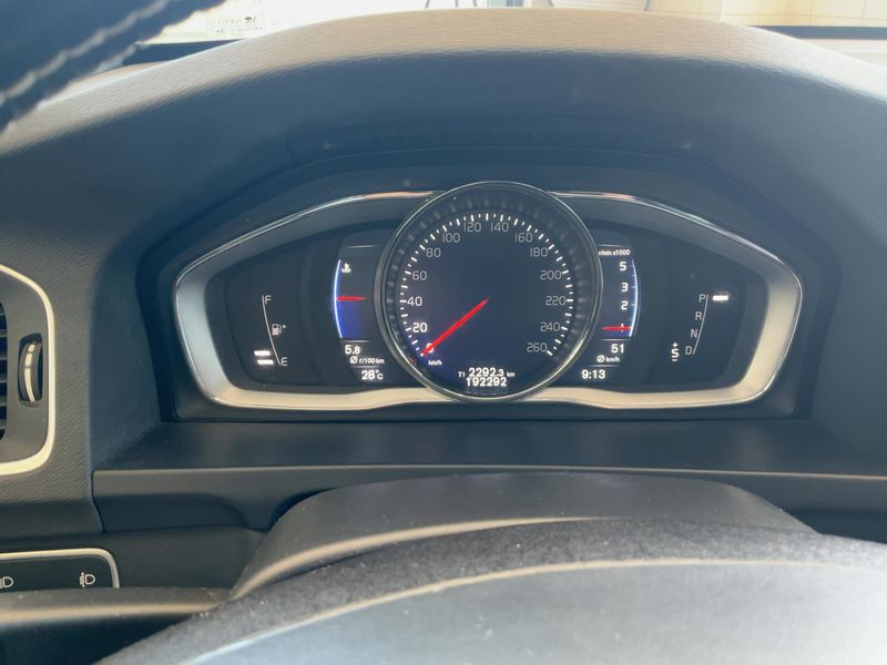 Volvo V60 2.0 D3 R-Design 2018 – снимка 18