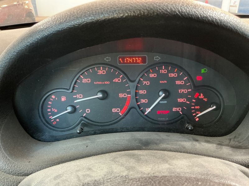Peugeot 206 1.4 HDi XT 2002 – снимка 4