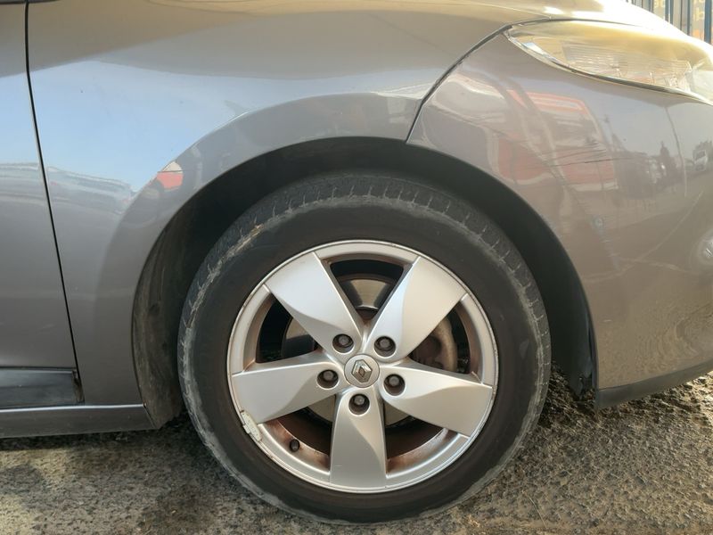 Renault Megane 1.5 dCi Dynamique 2010 – снимка 11
