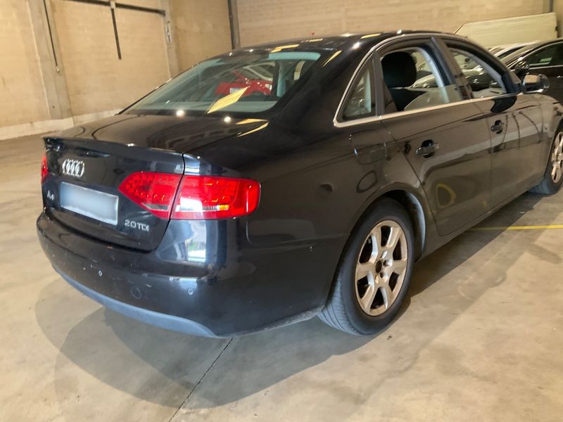 Audi A4 2.0 TDIe Attraction 2010 – снимка 6