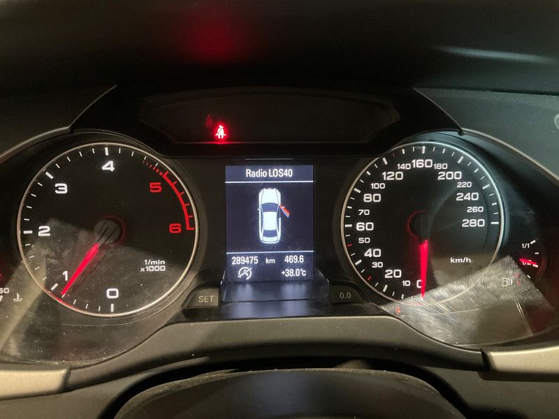 Audi A4 2.0 TDIe Attraction 2010 – снимка 13