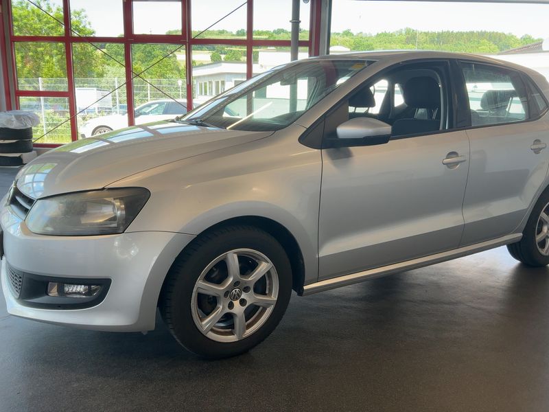 Volkswagen Polo 1.4 MPI Advance 2011 – снимка 2
